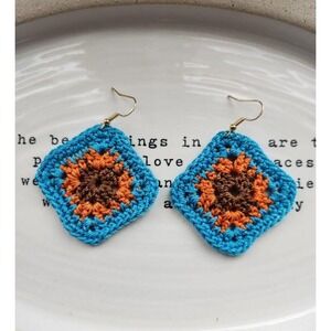 Granny square blue earrings by MerakiMimos made with nylon thread